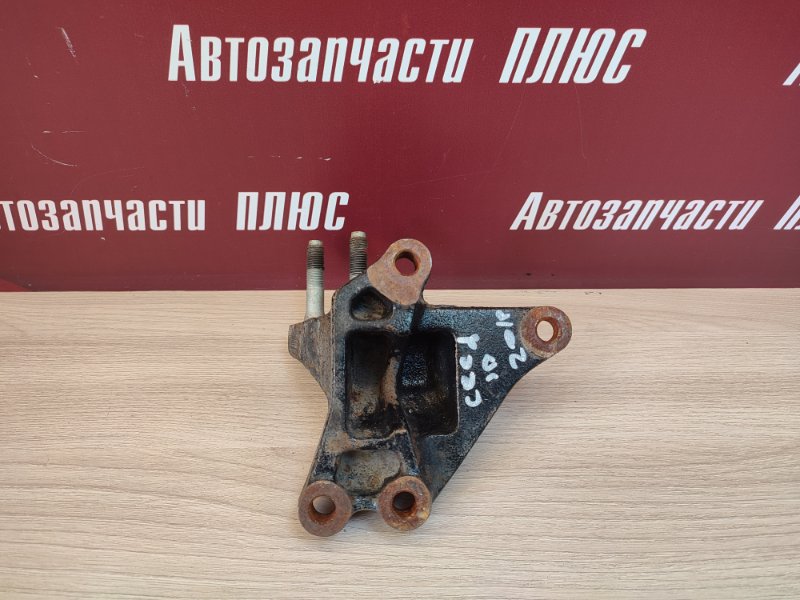 Кронштейн опоры двигателя