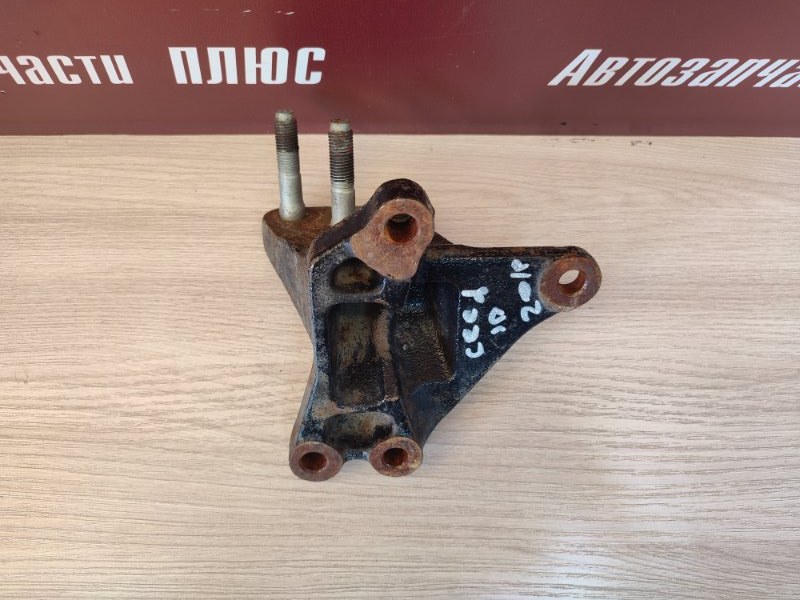 Кронштейн опоры двигателя