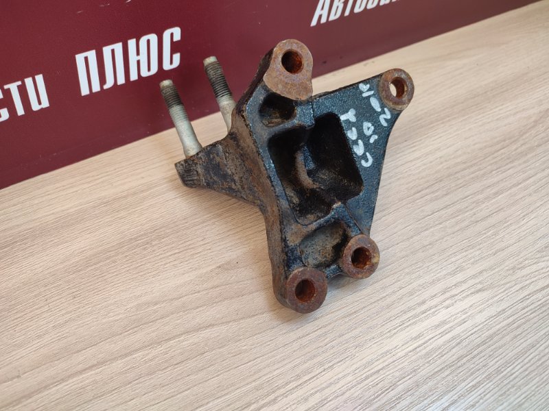 Кронштейн опоры двигателя