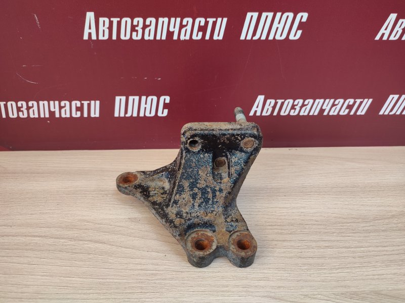 Кронштейн опоры двигателя