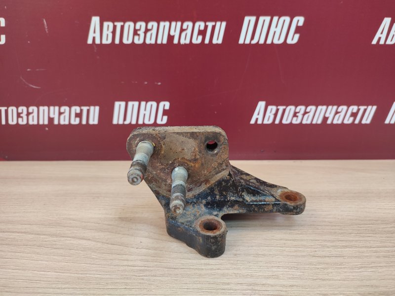 Кронштейн опоры двигателя