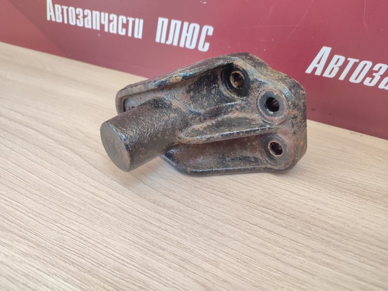 Кронштейн опоры двигателя