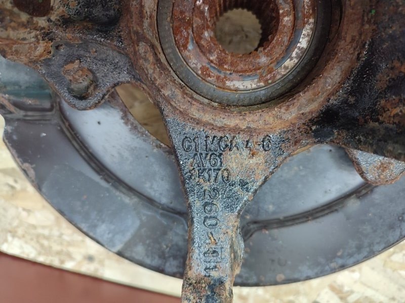 Кулак поворотный