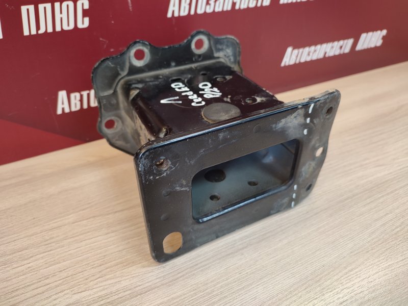 Кронштейн усилителя бампера