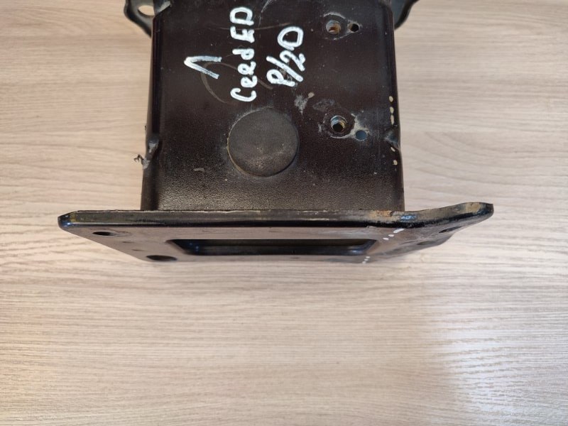 Кронштейн усилителя бампера