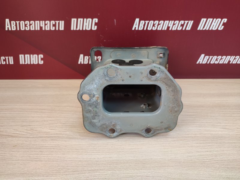 Кронштейн усилителя бампера