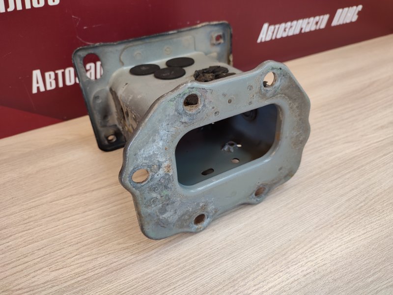 Кронштейн усилителя бампера