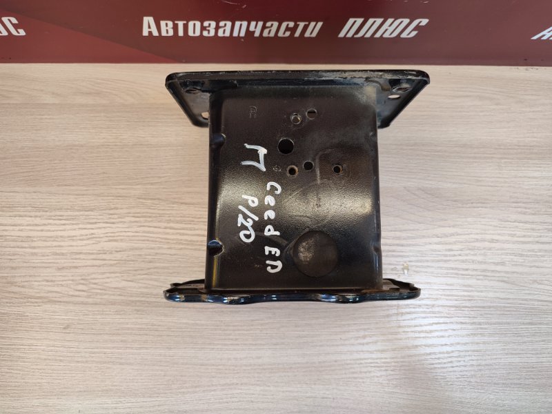 Кронштейн усилителя бампера