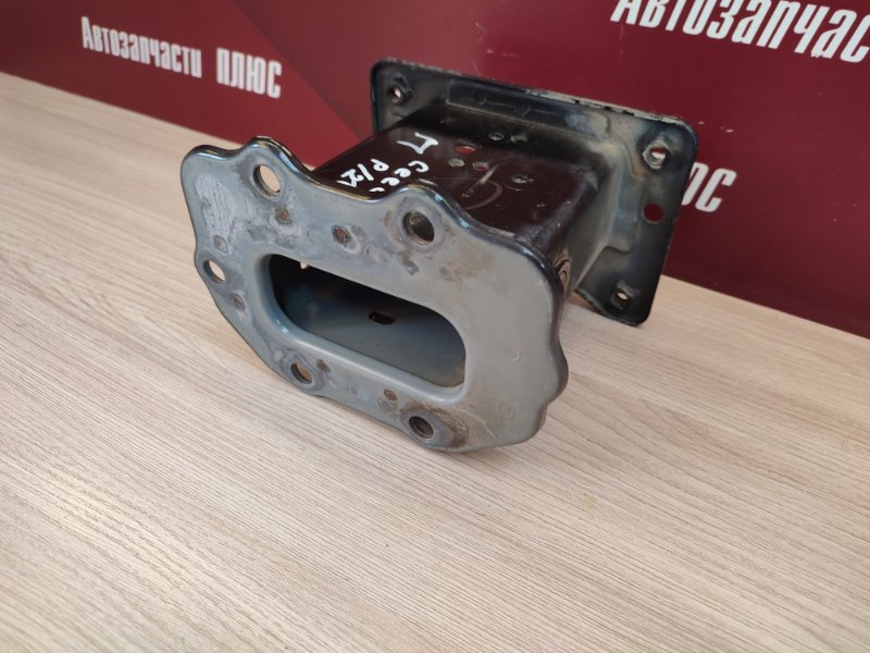 Кронштейн усилителя бампера