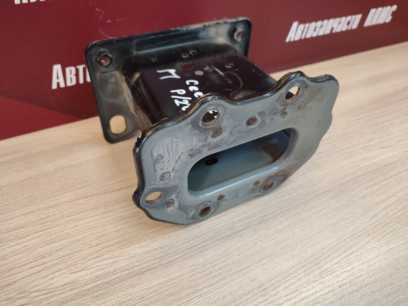 Кронштейн усилителя бампера