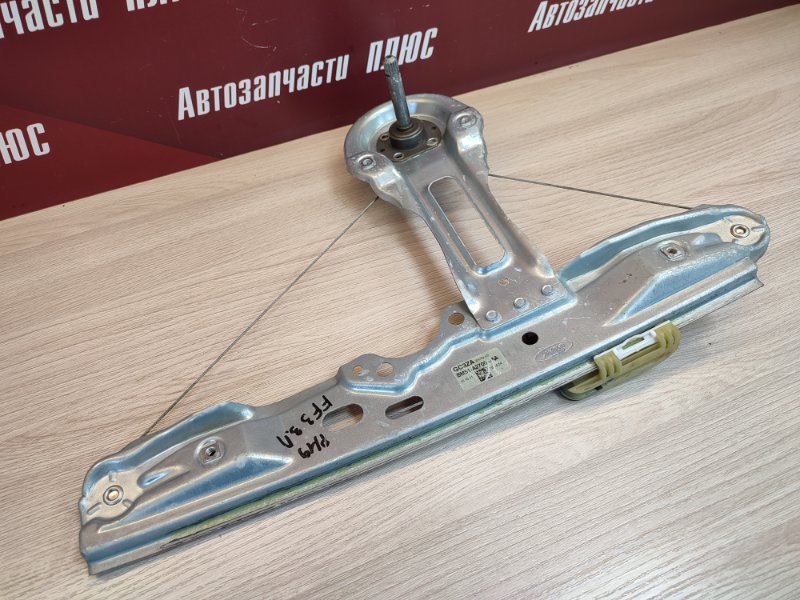 Стеклоподъемник    двери