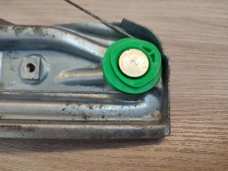 Стеклоподъемник    двери