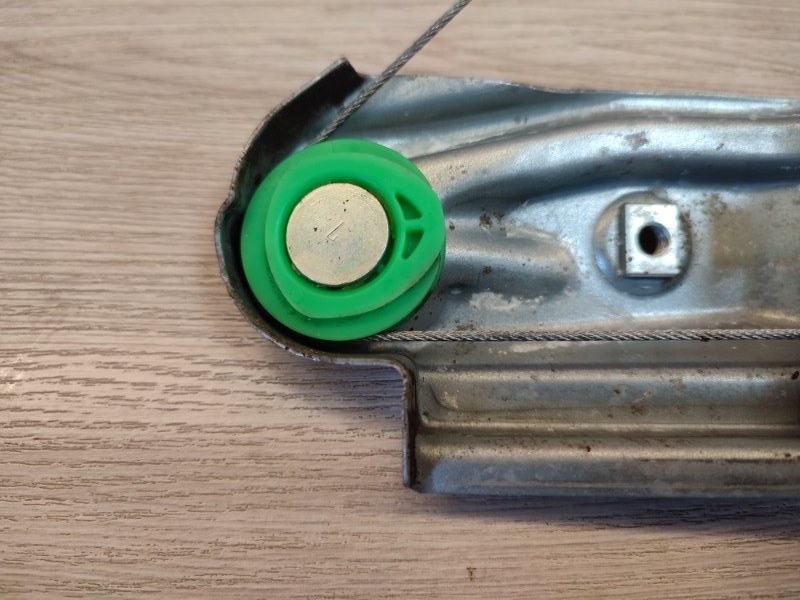 Стеклоподъемник    двери