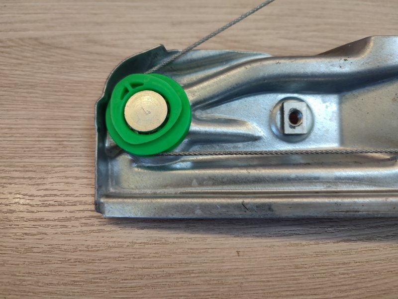 Стеклоподъемник    двери