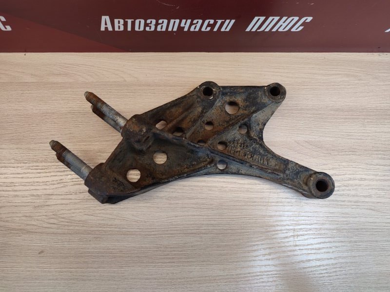 Кронштейн опоры двигателя