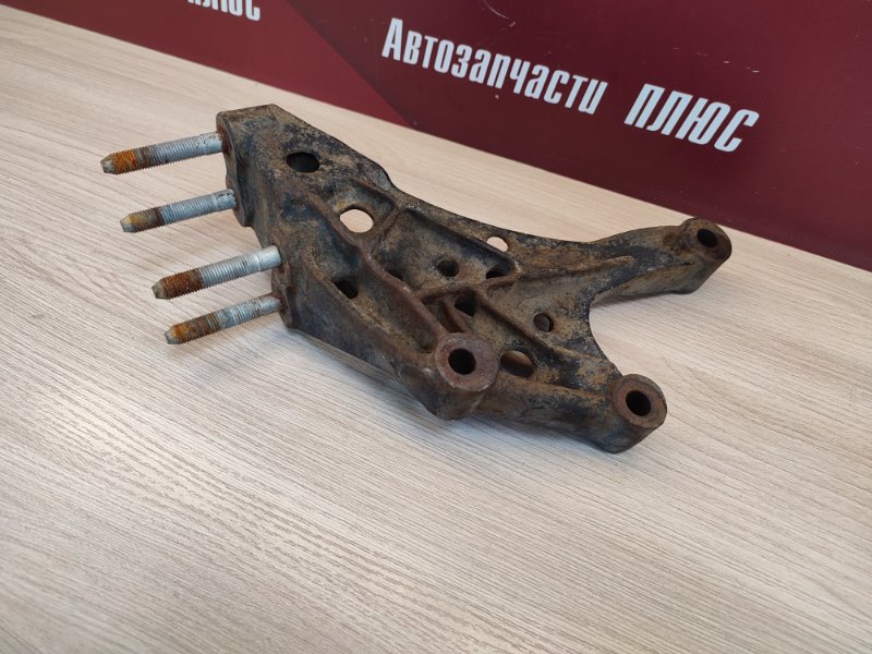 Кронштейн опоры двигателя