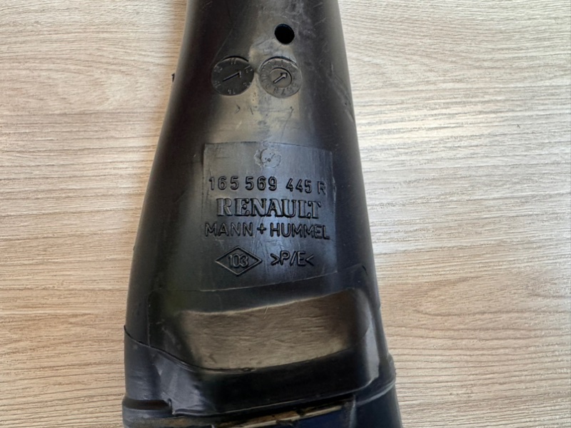 Патрубок воздушного фильтра