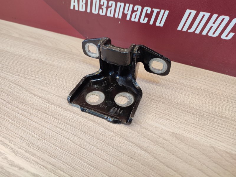 Петля двери