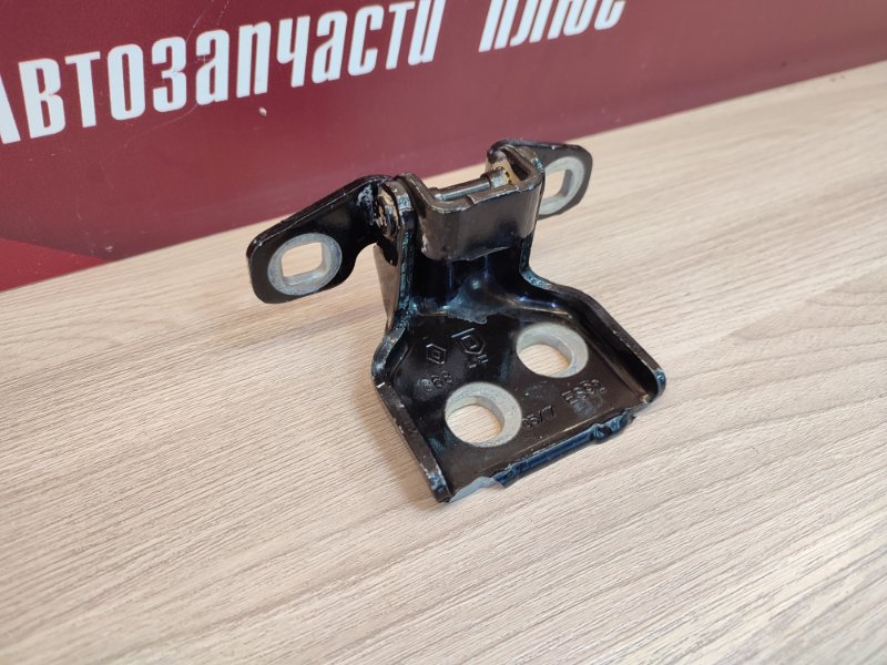 Петля двери