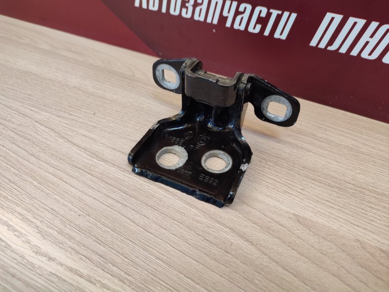 Петля двери