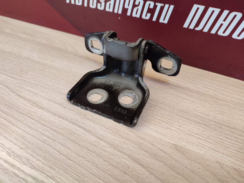 Петля двери