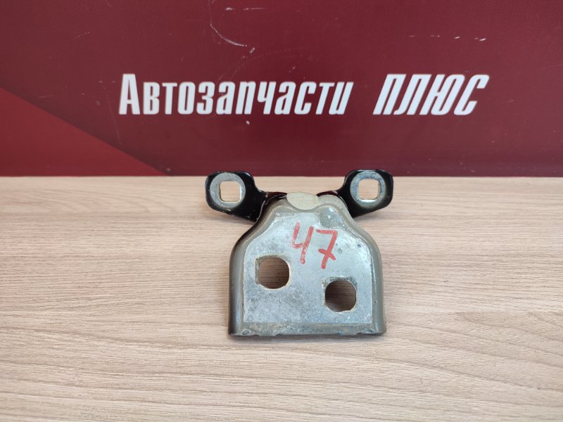 Петля двери