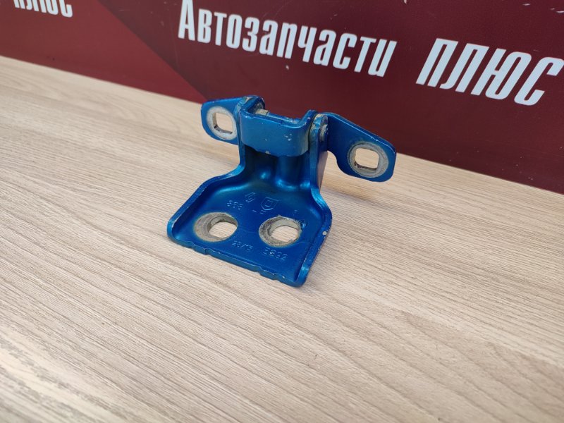 Петля двери