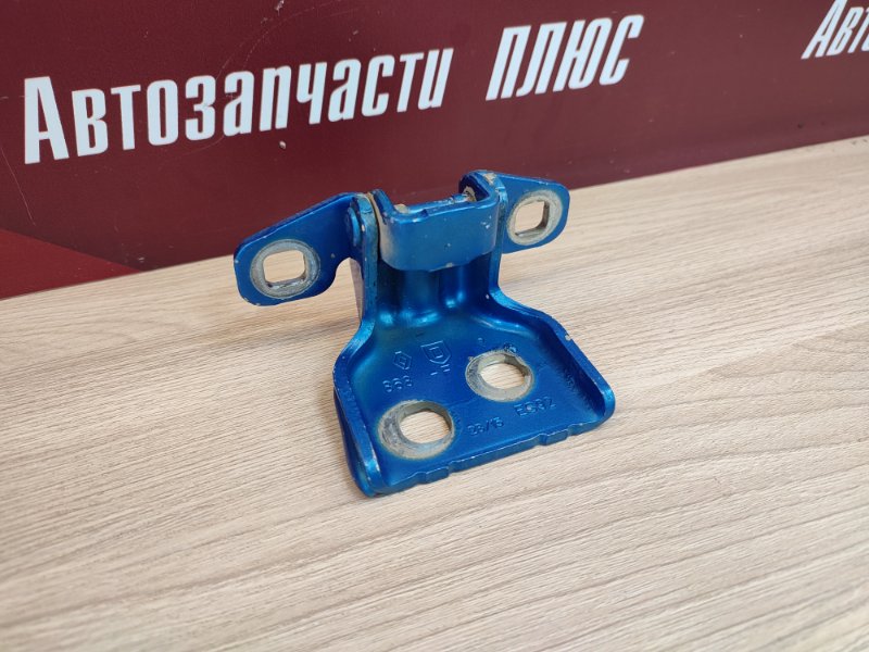 Петля двери