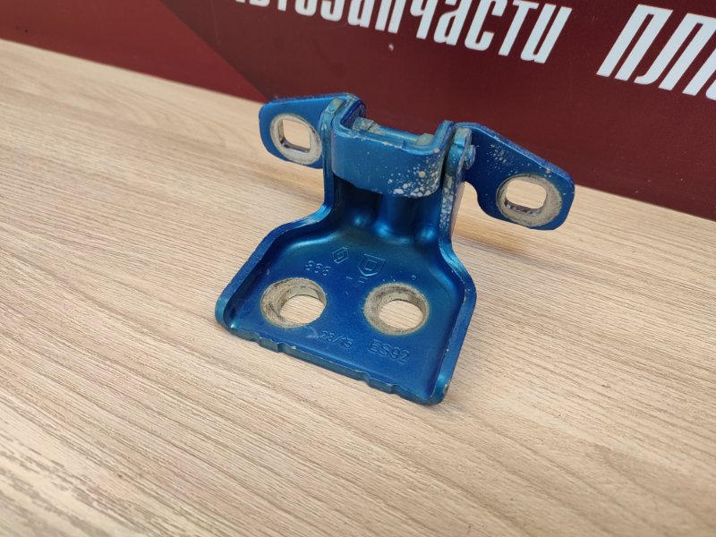 Петля двери