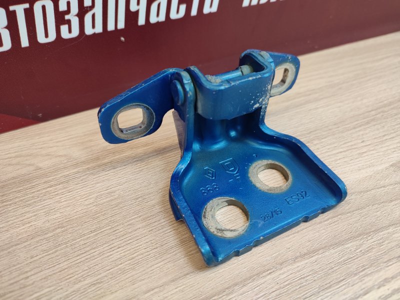 Петля двери