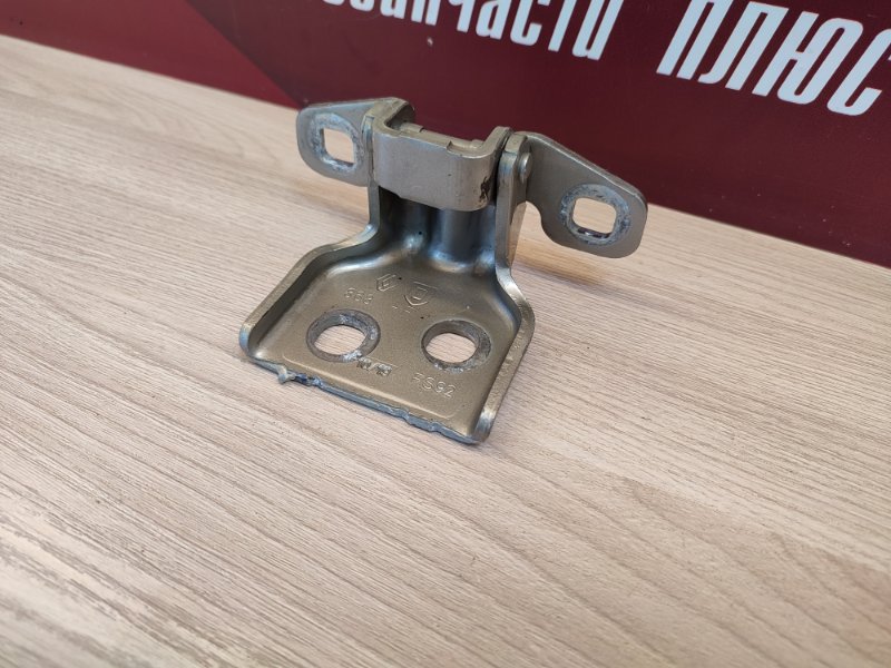 Петля двери