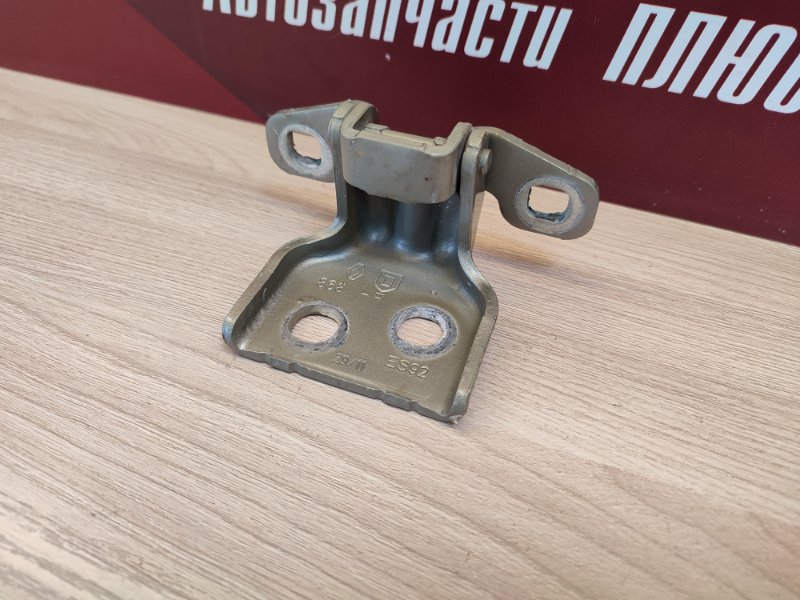 Петля двери