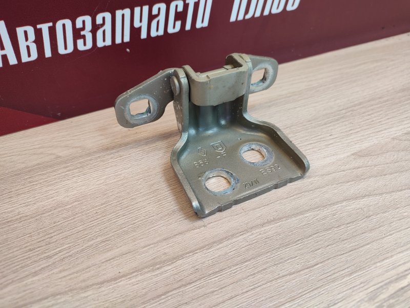 Петля двери