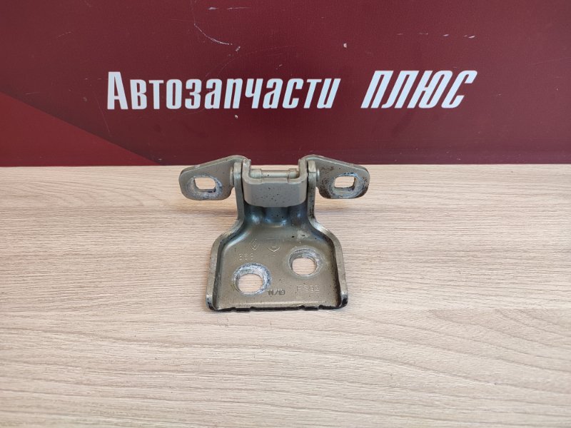 Петля двери