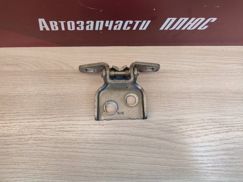 Петля двери