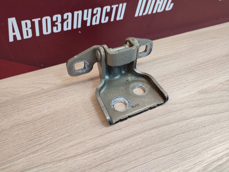 Петля двери