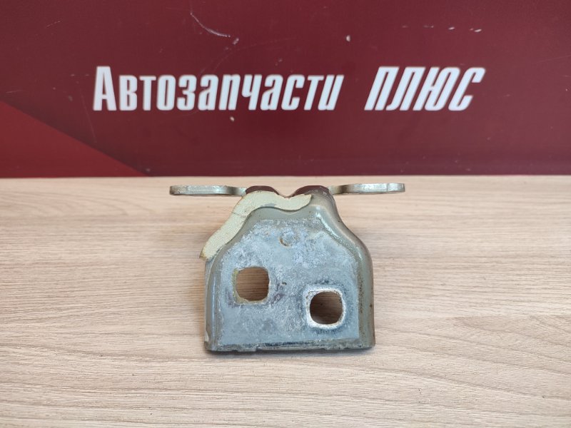 Петля двери