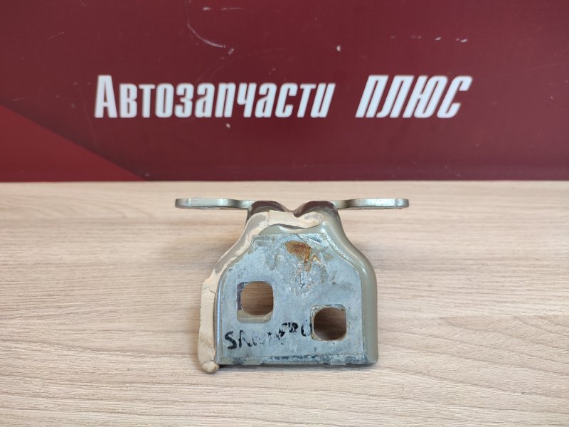 Петля двери