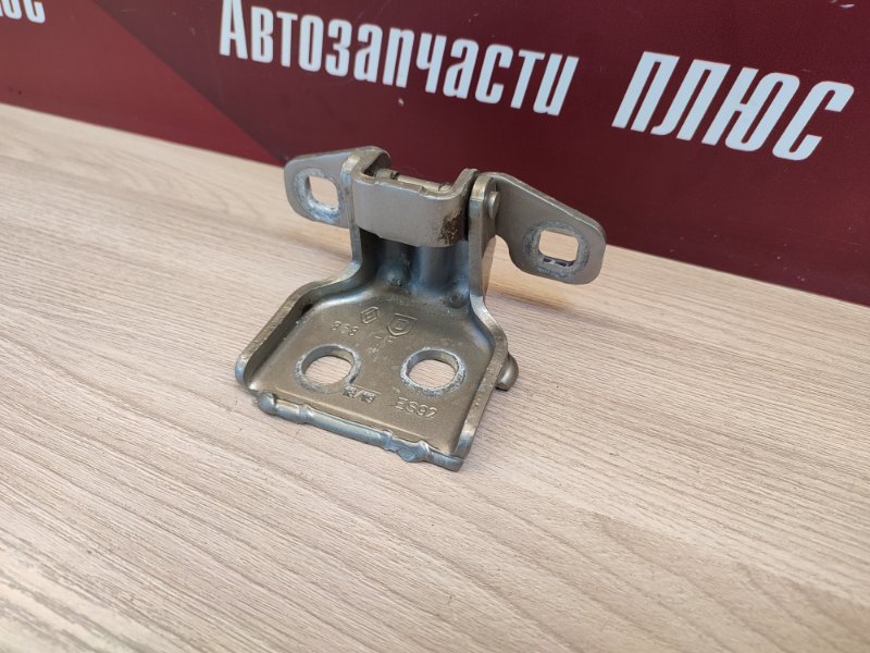 Петля двери