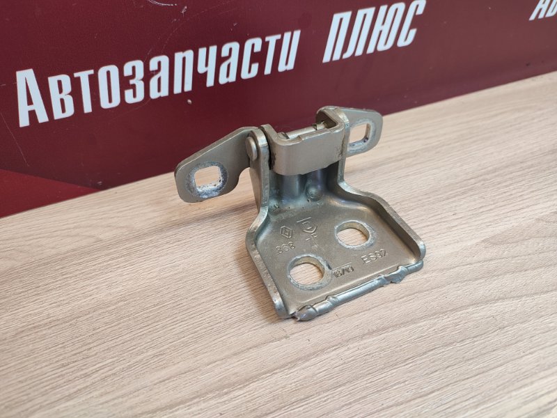 Петля двери