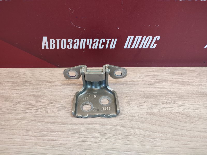 Петля двери