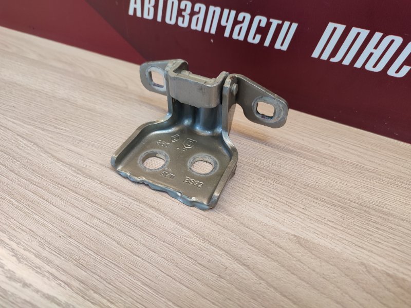 Петля двери