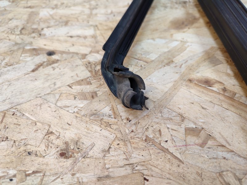 Уплотнитель рамки двери