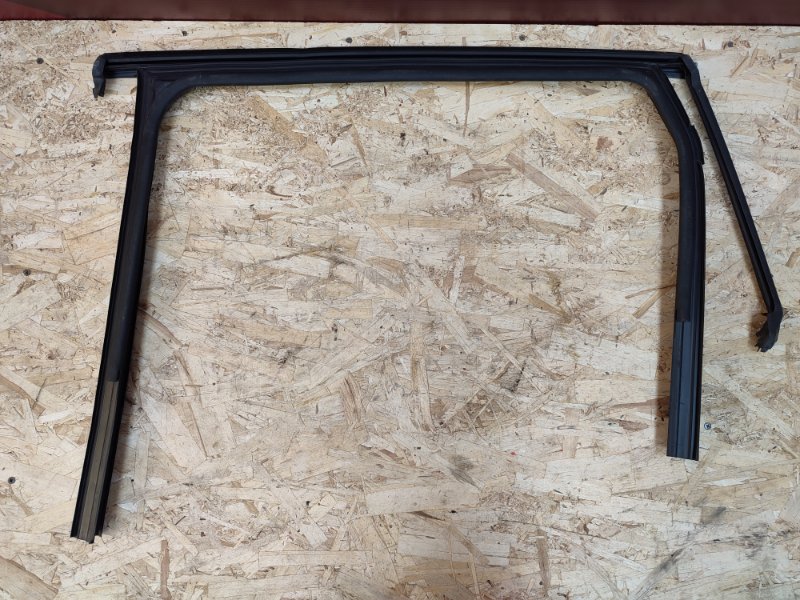 Уплотнитель рамки двери