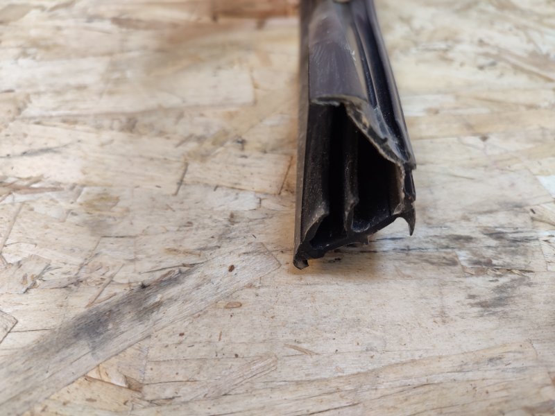 Уплотнитель рамки двери