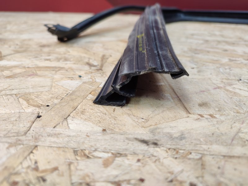 Уплотнитель рамки двери