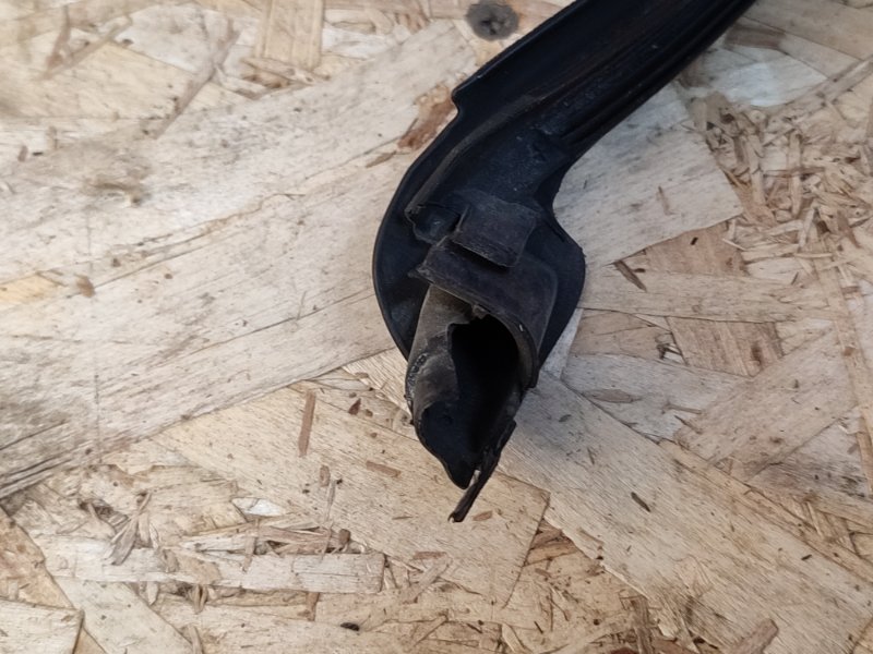 Уплотнитель рамки двери