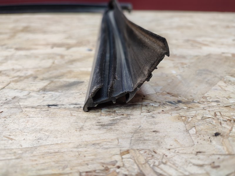 Уплотнитель рамки двери