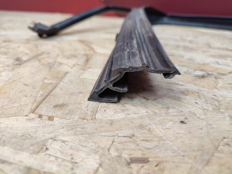 Уплотнитель рамки двери