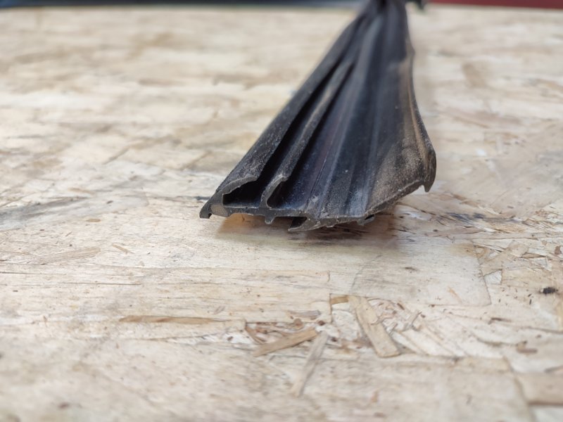 Уплотнитель рамки двери